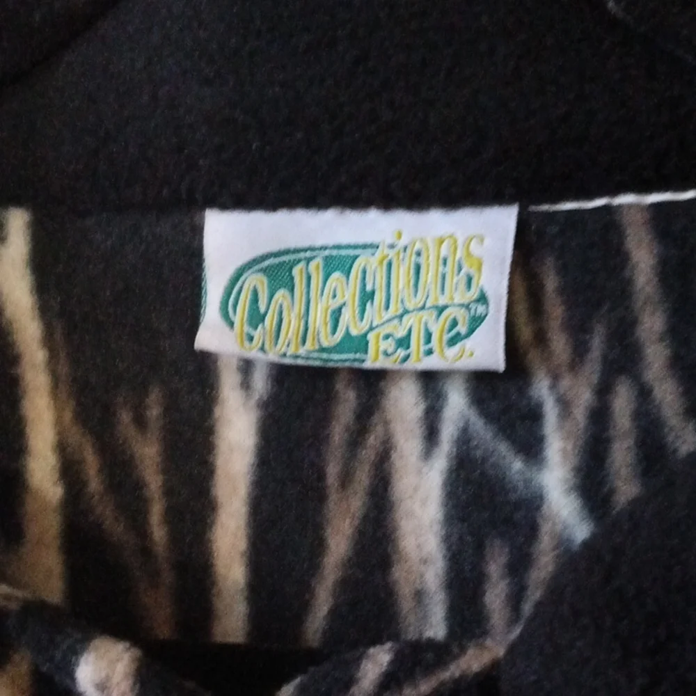Vintage Cape With Wolves - Picture 5 of 5